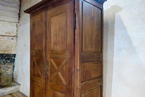 A CHARMING LATE 18TH CENTURY FRENCH PROVINCIAL OAK ARMOIRE WARDROBE - ADDITIONAL PHOTO 6