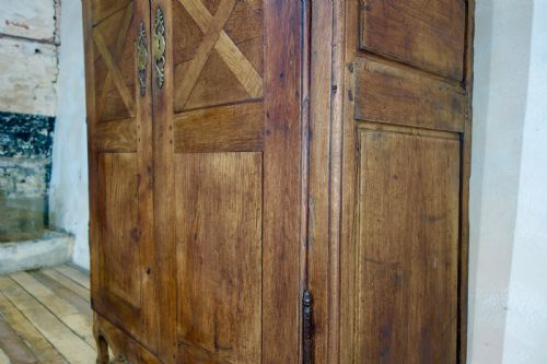 A CHARMING LATE 18TH CENTURY FRENCH PROVINCIAL OAK ARMOIRE WARDROBE - ADDITIONAL PHOTO 9