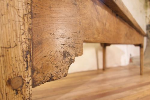 AN EXCEPTIONALLY LARGE 18TH CENTURY COUNTRY ELM FARMHOUSE TABLE - ADDITIONAL PHOTO 1