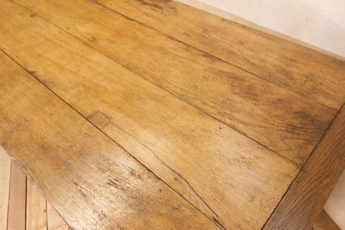 AN EXCEPTIONALLY LARGE 18TH CENTURY COUNTRY ELM FARMHOUSE TABLE - ADDITIONAL PHOTO 4