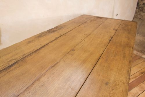 AN EXCEPTIONALLY LARGE 18TH CENTURY COUNTRY ELM FARMHOUSE TABLE - ADDITIONAL PHOTO 5