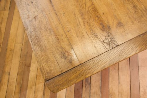 AN EXCEPTIONALLY LARGE 18TH CENTURY COUNTRY ELM FARMHOUSE TABLE - ADDITIONAL PHOTO 6