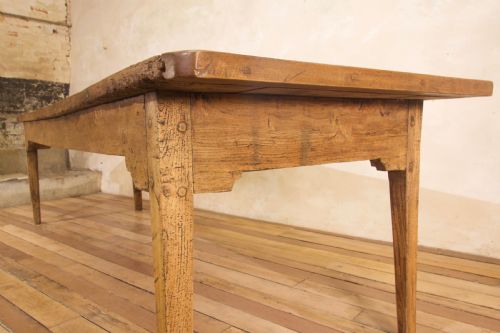 AN EXCEPTIONALLY LARGE 18TH CENTURY COUNTRY ELM FARMHOUSE TABLE - ADDITIONAL PHOTO 10