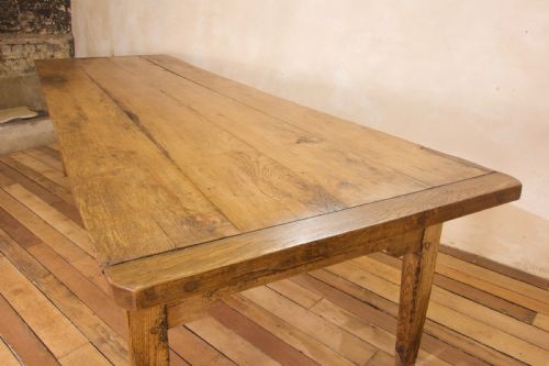 AN EXCEPTIONALLY LARGE 18TH CENTURY COUNTRY ELM FARMHOUSE TABLE - ADDITIONAL PHOTO 11