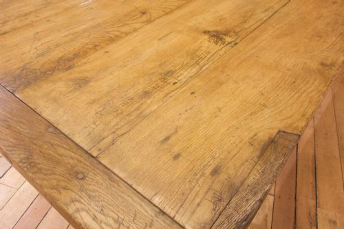 AN EXCEPTIONALLY LARGE 18TH CENTURY COUNTRY ELM FARMHOUSE TABLE - ADDITIONAL PHOTO 14