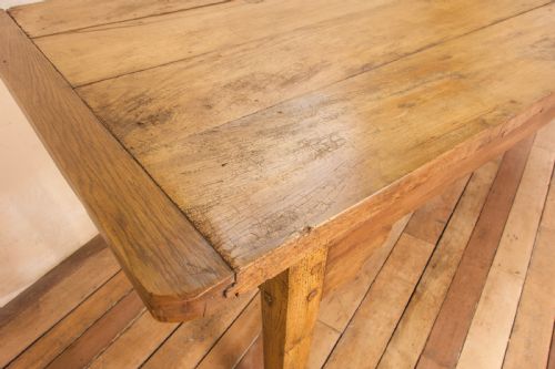 AN EXCEPTIONALLY LARGE 18TH CENTURY COUNTRY ELM FARMHOUSE TABLE - ADDITIONAL PHOTO 17