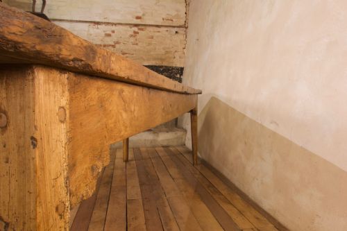 AN EXCEPTIONALLY LARGE 18TH CENTURY COUNTRY ELM FARMHOUSE TABLE - ADDITIONAL PHOTO 21