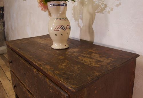 AN 18TH CENTURY NORTH ITALIAN ORIGINAL RED PAINTED COMMODE CHEST OF DRAWERS - ADDITIONAL PHOTO 3