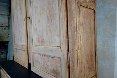 A LARGE 19TH CENTURY FRENCH ORIGINAL PAINTED CUPBOARD - ADDITIONAL PHOTO 4