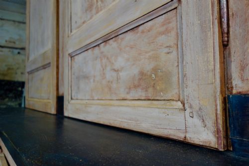 A LARGE 19TH CENTURY FRENCH ORIGINAL PAINTED CUPBOARD - ADDITIONAL PHOTO 6