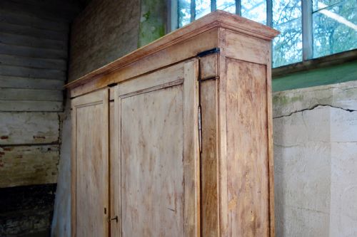 A LARGE 19TH CENTURY FRENCH ORIGINAL PAINTED CUPBOARD - ADDITIONAL PHOTO 8