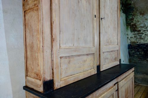 A LARGE 19TH CENTURY FRENCH ORIGINAL PAINTED CUPBOARD - ADDITIONAL PHOTO 9