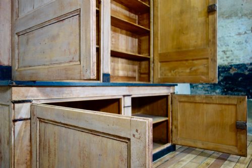 A LARGE 19TH CENTURY FRENCH ORIGINAL PAINTED CUPBOARD - ADDITIONAL PHOTO 11