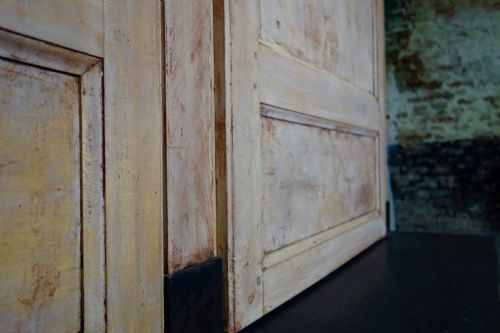 A LARGE 19TH CENTURY FRENCH ORIGINAL PAINTED CUPBOARD - ADDITIONAL PHOTO 17