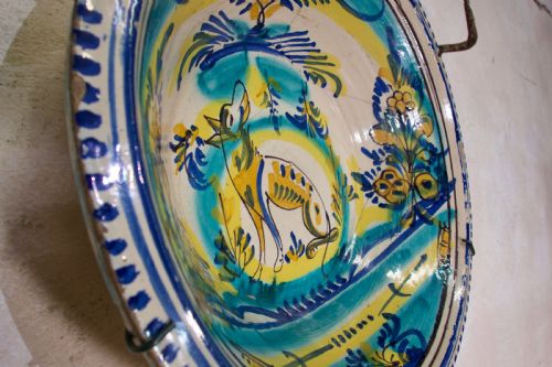 A LARGE 19TH CENTURY SPANISH LEBRILLO TRIANA - ADDITIONAL PHOTO 2