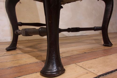 AN 18TH CENTURY EBONISED UPHOLSTERED QUEEN ANNE SIDE CHAIR - ADDITIONAL PHOTO 4