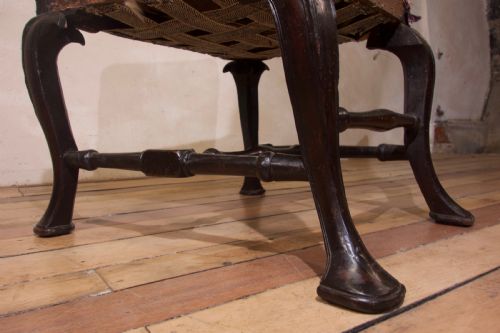 AN 18TH CENTURY EBONISED UPHOLSTERED QUEEN ANNE SIDE CHAIR - ADDITIONAL PHOTO 5