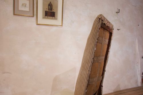 AN 18TH CENTURY EBONISED UPHOLSTERED QUEEN ANNE SIDE CHAIR - ADDITIONAL PHOTO 6