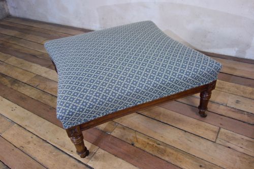 A 19TH CENTURY FRENCH FOOTSTOOL OTTOMAN - ADDITIONAL PHOTO 3