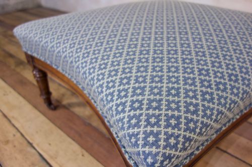 A 19TH CENTURY FRENCH FOOTSTOOL OTTOMAN - ADDITIONAL PHOTO 7