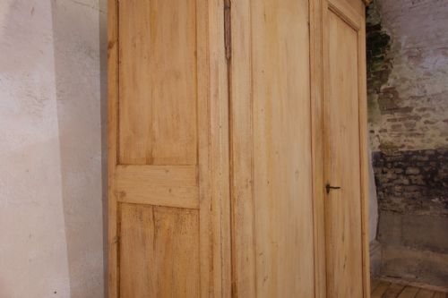 AN EARLY 19TH CENTURY FRENCH ORIGINAL PAINTED PROVINCIAL CUPBOARD ARMOIRE - ADDITIONAL PHOTO 2
