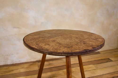 A GEORGE III BURR ELM OAK PRIMITIVE CRICKET TABLE - ADDITIONAL PHOTO 3
