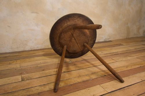 A GEORGE III BURR ELM OAK PRIMITIVE CRICKET TABLE - ADDITIONAL PHOTO 9