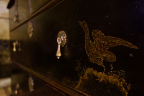A SUPERB EARLY 18TH CENTURY JAPANNED CHEST ON STAND CHINOISERIE DECORATION - ADDITIONAL PHOTO 10