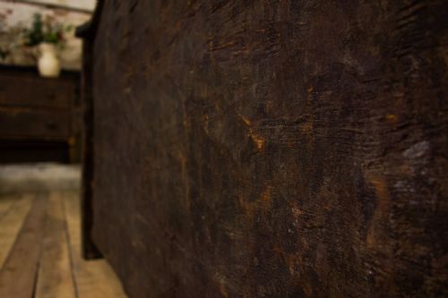 A LATE 18TH CENTURY PRIMITIVE CEDAR BLACK PAINTED SETTLE TRUNK - ADDITIONAL PHOTO 3