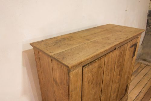A 'SQUARE' 19TH CENTURY BLEACHED ELM AND OAK COUNTRY KEEPERS CUPBOARD - ADDITIONAL PHOTO 13