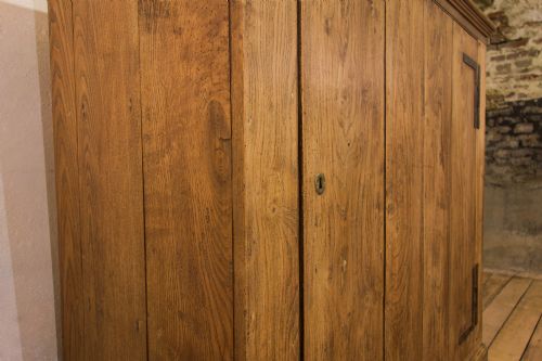 A 'SQUARE' 19TH CENTURY BLEACHED ELM AND OAK COUNTRY KEEPERS CUPBOARD - ADDITIONAL PHOTO 1