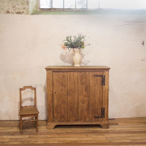 A 'SQUARE' 19TH CENTURY BLEACHED ELM AND OAK COUNTRY KEEPERS CUPBOARD - ADDITIONAL PHOTO 4
