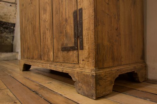 A 'SQUARE' 19TH CENTURY BLEACHED ELM AND OAK COUNTRY KEEPERS CUPBOARD - ADDITIONAL PHOTO 8