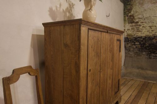 A 'SQUARE' 19TH CENTURY BLEACHED ELM AND OAK COUNTRY KEEPERS CUPBOARD - ADDITIONAL PHOTO 10