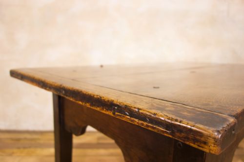 A CHARMING MID 18TH CENTURY JOINED OAK COUNTRY FARMHOUSE TABLE - ADDITIONAL PHOTO 4