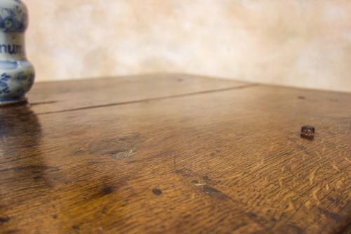 A CHARMING MID 18TH CENTURY JOINED OAK COUNTRY FARMHOUSE TABLE - ADDITIONAL PHOTO 8