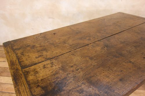 A CHARMING MID 18TH CENTURY JOINED OAK COUNTRY FARMHOUSE TABLE - ADDITIONAL PHOTO 10