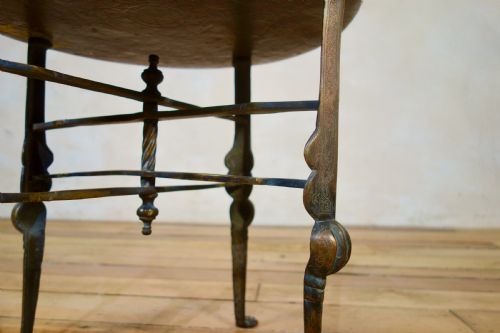 AN 18TH CENTURY SMALL MOORISH BRASS TRAY TOP FOLDING TABLE - ADDITIONAL PHOTO 4