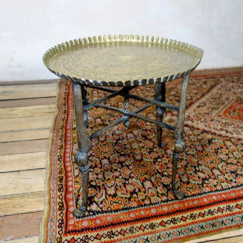 AN 18TH CENTURY SMALL MOORISH BRASS TRAY TOP FOLDING TABLE - ADDITIONAL PHOTO 6