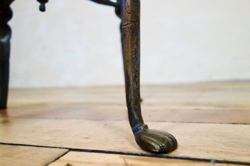 AN 18TH CENTURY SMALL MOORISH BRASS TRAY TOP FOLDING TABLE - ADDITIONAL PHOTO 9