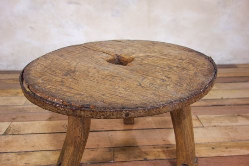 AN 18TH CENTURY OX CART WHEEL TOP LOW SIDE TABLE - ADDITIONAL PHOTO 1