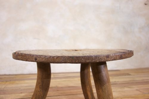AN 18TH CENTURY OX CART WHEEL TOP LOW SIDE TABLE - ADDITIONAL PHOTO 8