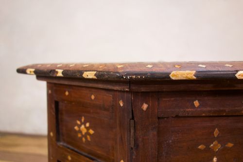 A LATE 19TH CENTURY INDIAN HOSHIARPUR OCCASIONAL OCTAGONAL TABLE - ADDITIONAL PHOTO 9