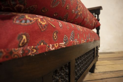 AN EARLY 20TH CENTURY MOORISH ROSEWOOD WINDOW SEAT BENCH - ADDITIONAL PHOTO 3