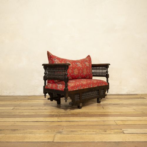 AN EARLY 20TH CENTURY MOORISH ROSEWOOD WINDOW SEAT BENCH - ADDITIONAL PHOTO 8