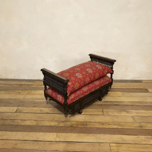 AN EARLY 20TH CENTURY MOORISH ROSEWOOD WINDOW SEAT BENCH - ADDITIONAL PHOTO 10