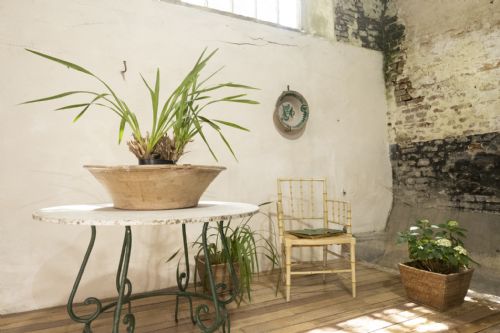 A 20TH CENTURY FRENCH IRON AND MARBLE ORANGERIE CENTRE GARDEN TABLE - ADDITIONAL PHOTO 10