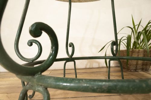 A 20TH CENTURY FRENCH IRON AND MARBLE ORANGERIE CENTRE GARDEN TABLE - ADDITIONAL PHOTO 6