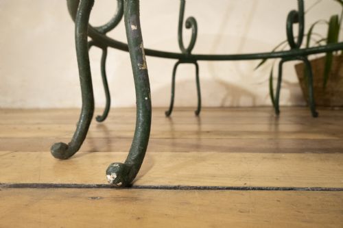 A 20TH CENTURY FRENCH IRON AND MARBLE ORANGERIE CENTRE GARDEN TABLE - ADDITIONAL PHOTO 8