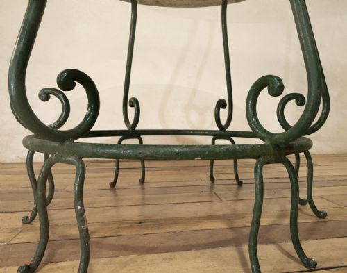 A 20TH CENTURY FRENCH IRON AND MARBLE ORANGERIE CENTRE GARDEN TABLE - ADDITIONAL PHOTO 9